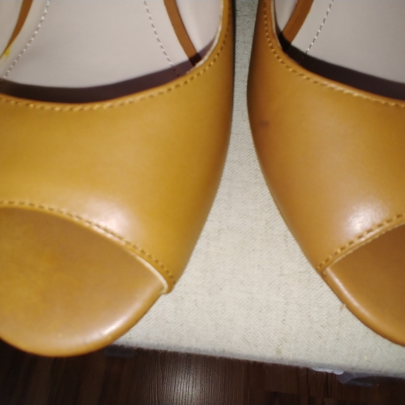 BCBG camel wedge-heeled sandals - Picture 3 of 8